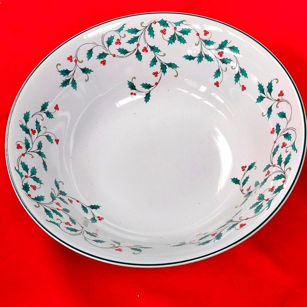 "Holly Lace" Large Serving Bowl